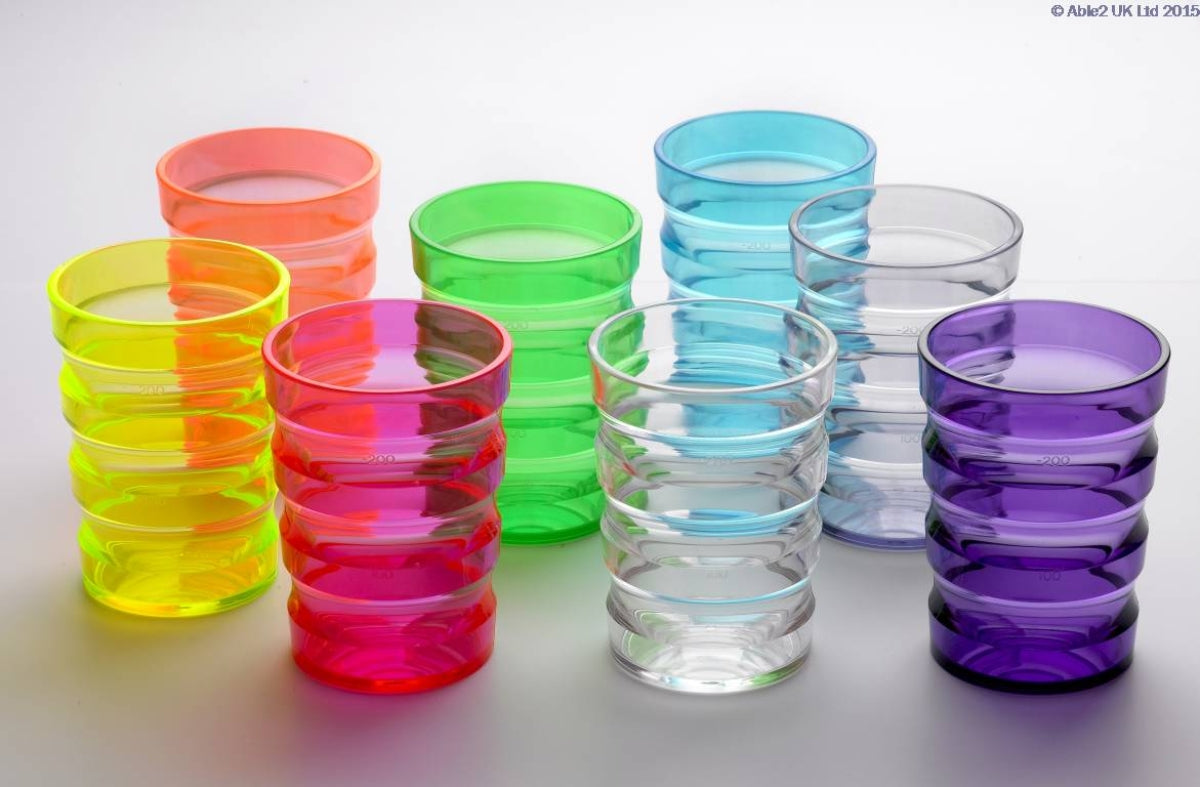 Clear Sure Grip cup with grooved sides and spout lid (image 2)