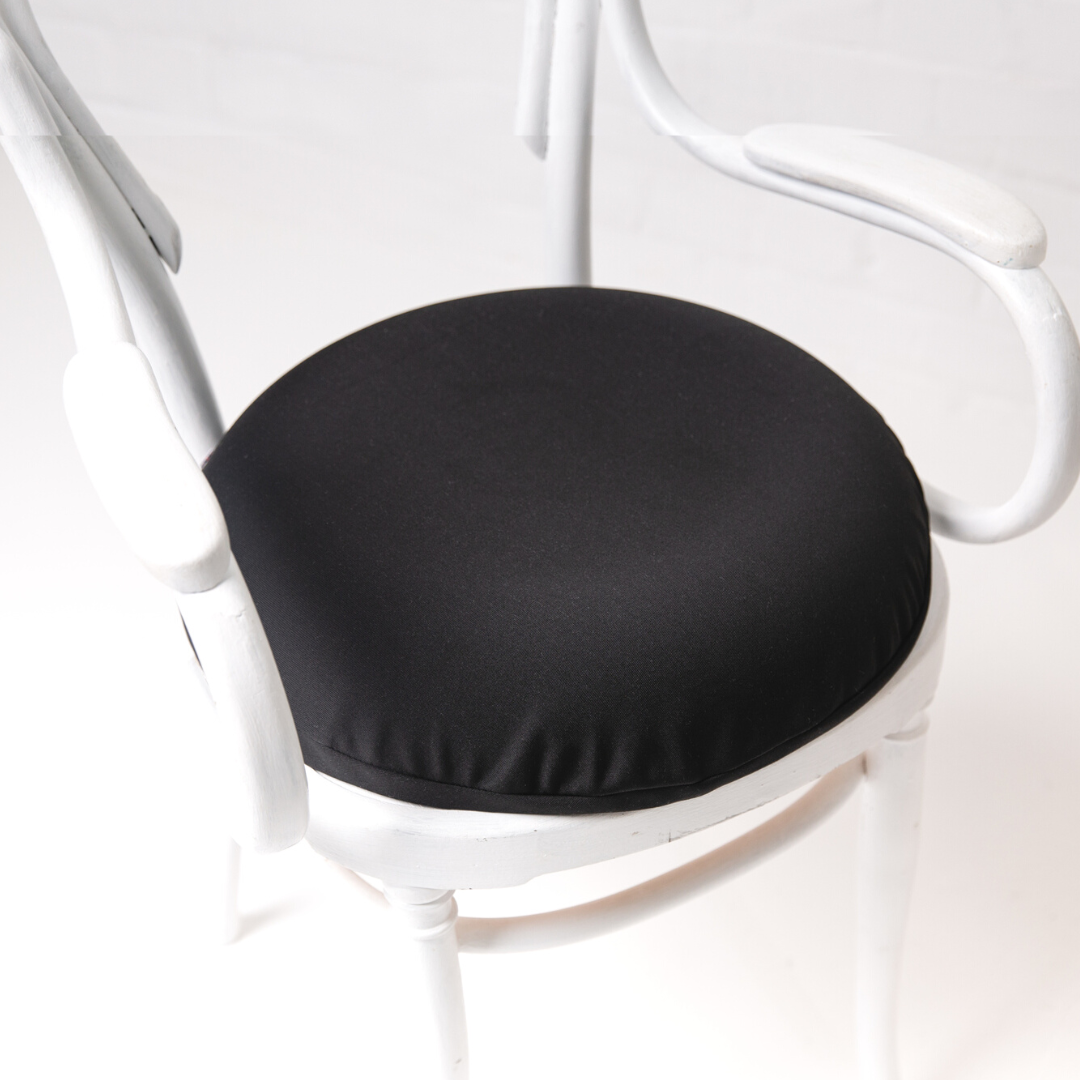 Putnams foam ring cushion with black cover (image 4)