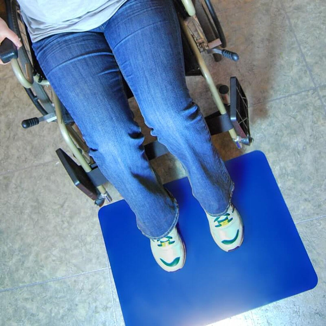 Tenura blue silicone anti-slip floor mat (image 5)